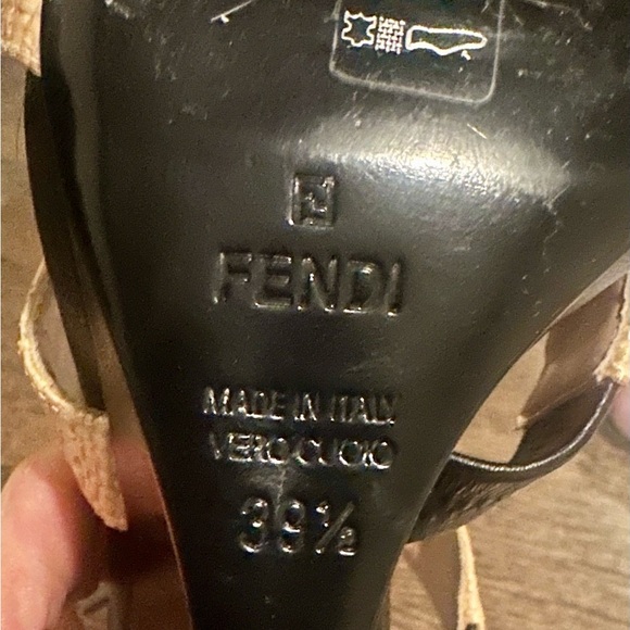 Fendi Women’s Black and Cream Raffia Wedges - Picture 7 of 10